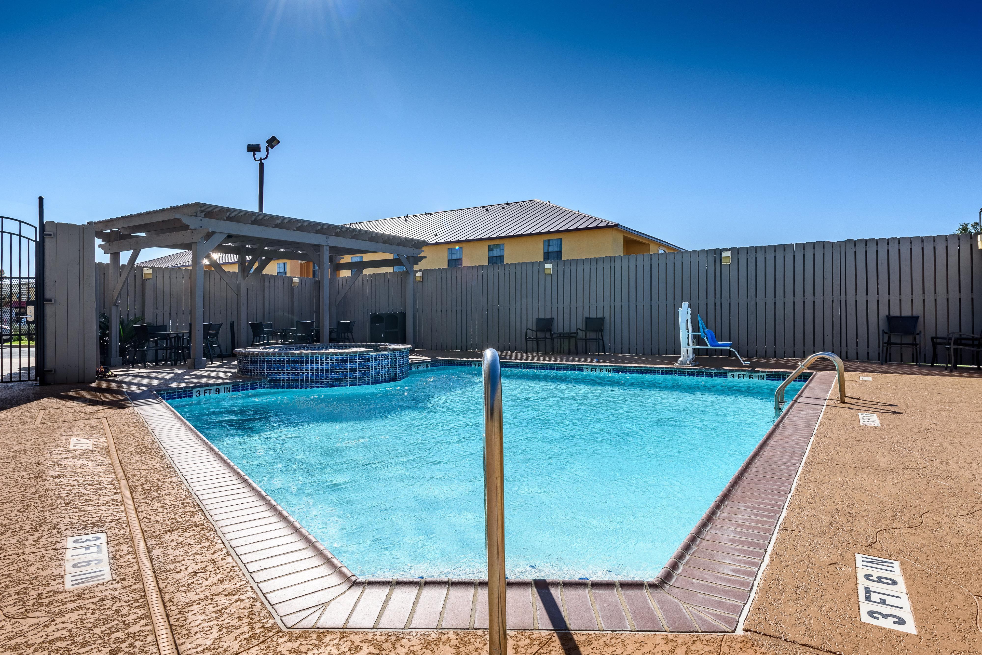 Holiday Inn Express Hotel And Suites Bastrop By Ihg Kültér fotó