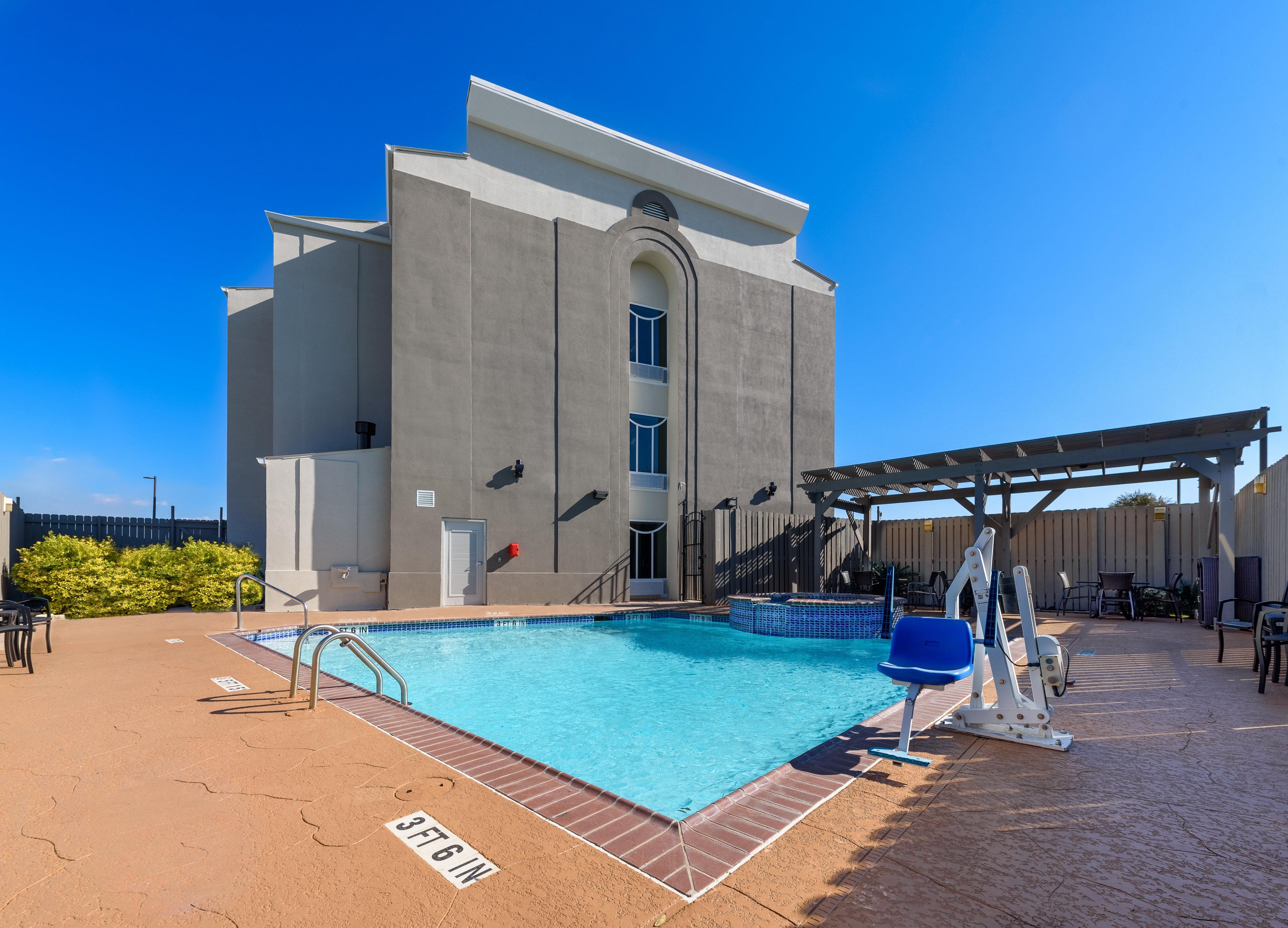Holiday Inn Express Hotel And Suites Bastrop By Ihg Kültér fotó