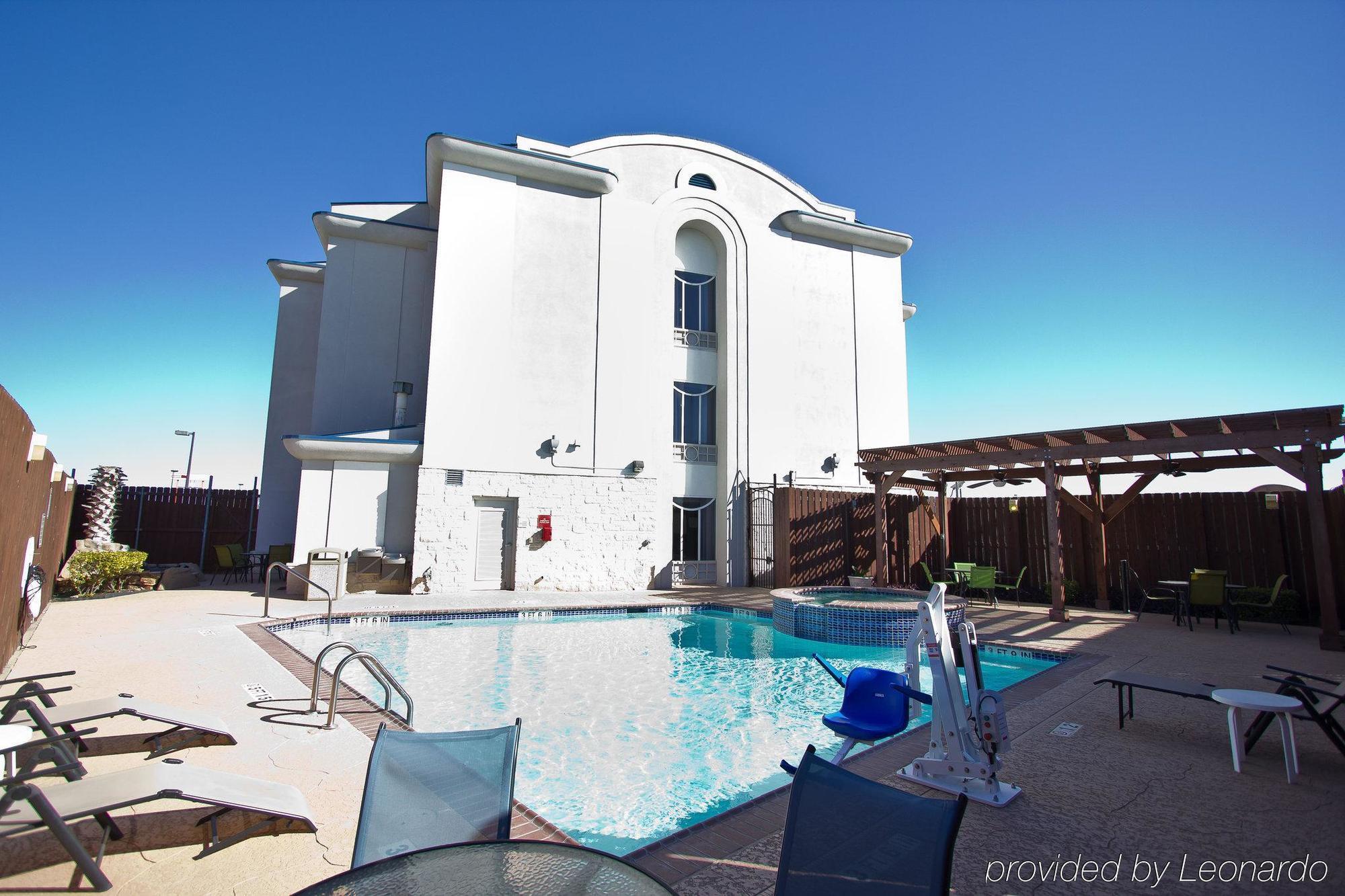 Holiday Inn Express Hotel And Suites Bastrop By Ihg Kültér fotó