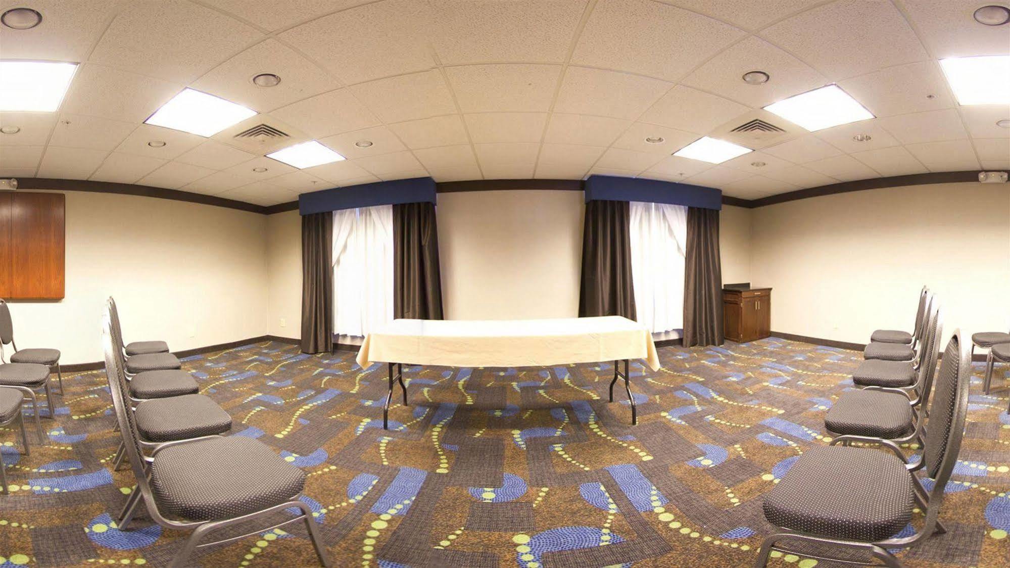 Holiday Inn Express Hotel And Suites Bastrop By Ihg Kültér fotó